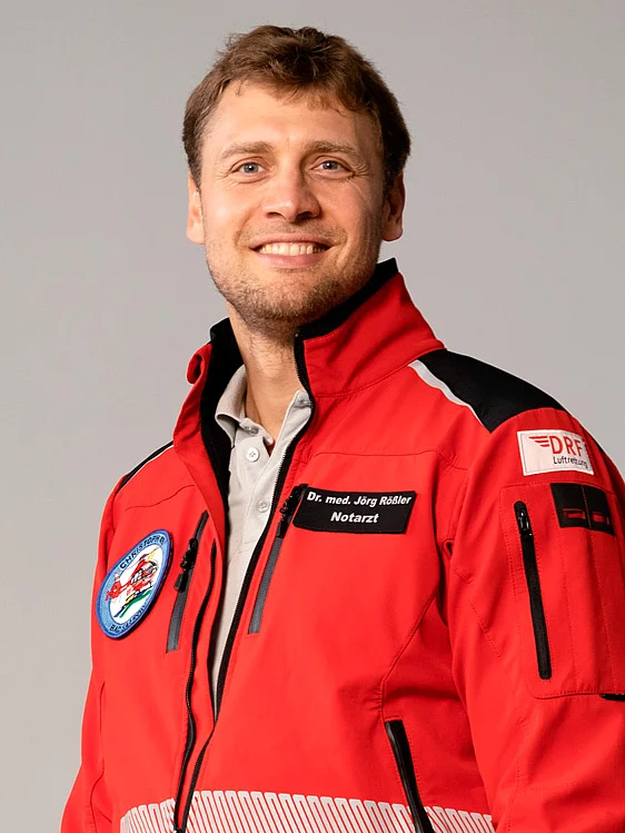 Porträt Dr. med. Jörg Rößler, Leitender Notarzt der DRF Luftrettung, Station Bad Saarow 